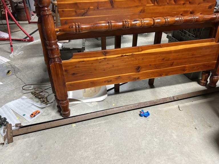 Murphy Cedar Full sized bed with rails
