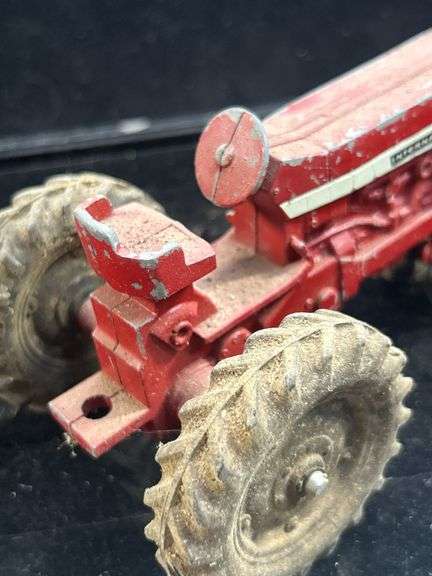 International Farmall 656 made by Ertle