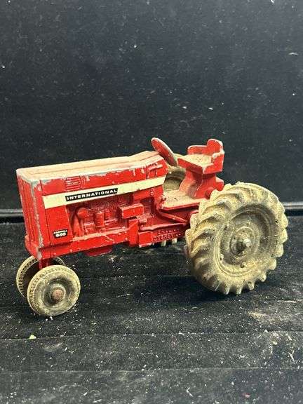 International Farmall 656 made by Ertle