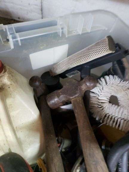 Tote full brushes/hammer/see pics