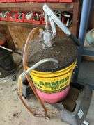 Hydraulic pump with roller