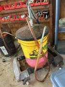 Hydraulic pump with roller