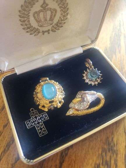 4 pendants