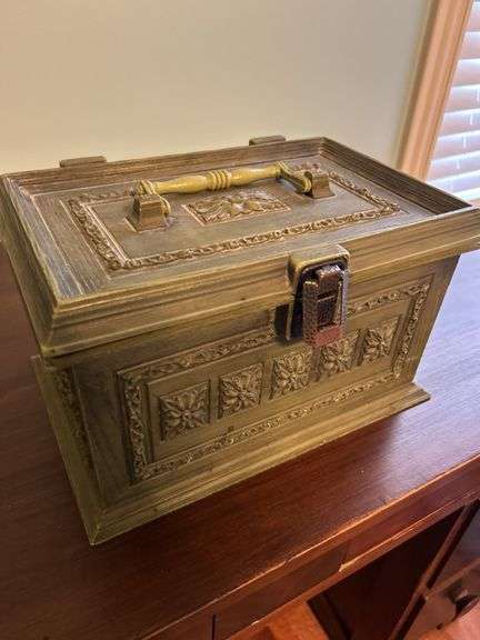 Sewing box with contents -see all photos