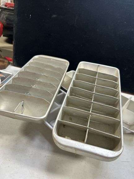 Lot of 4 Vintage aluminum Ice cube trays