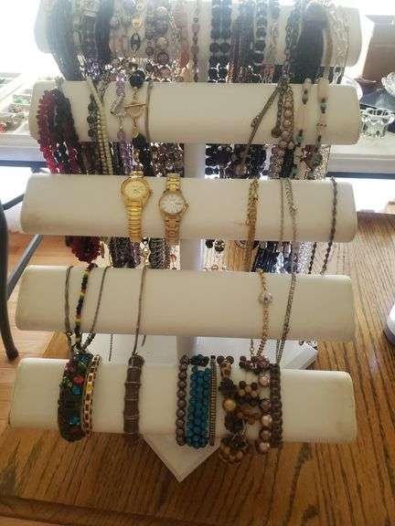 Jewelry holder and jewelry