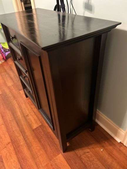 Nice clean modern cabinet