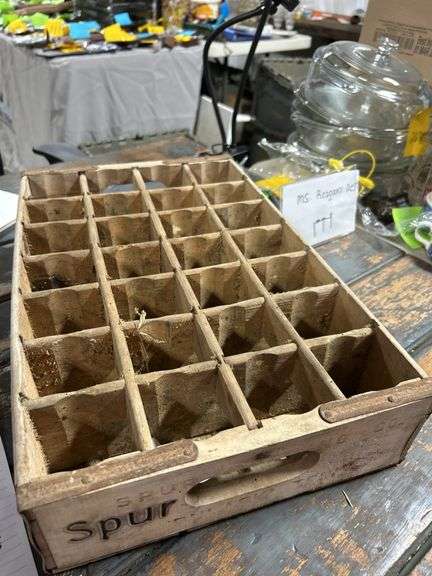 Rare find! Unusual 28 count SPUR bottle return crate Pulaski TN