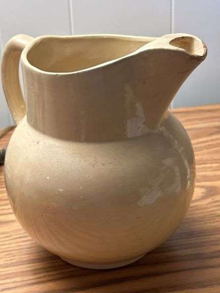 Watt pottery 17 Water pitcher