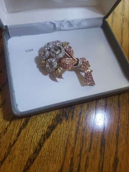 Swovarski brooch