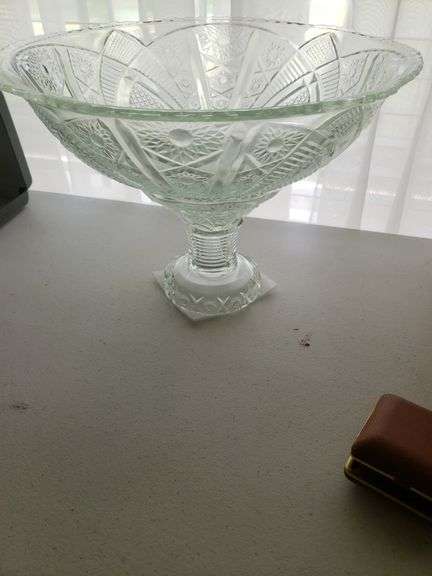 Vintage McKee Glass Centerpiece Bowl and Stand