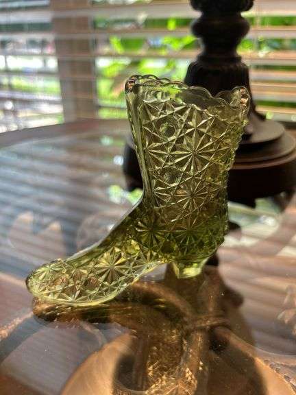 Pinwheel green glass boot