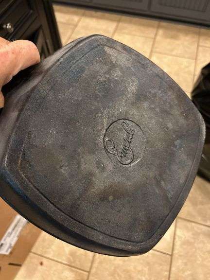 Cast iron skillet