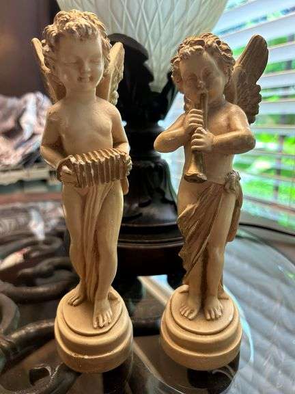 Look’em up! Early angel figures