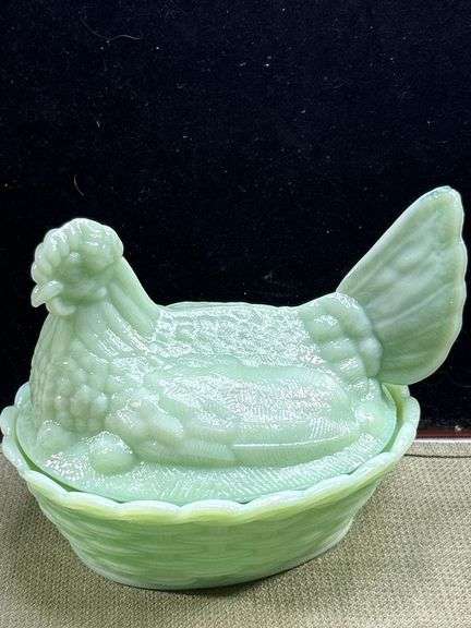 Mid-sized Jadeite glass hen on the nest
