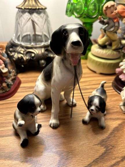 Old dogs figurines