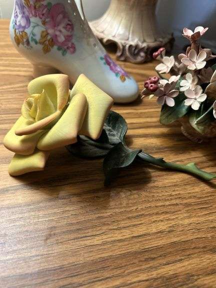 Capodimonte basket-1987 Avon rose- boot