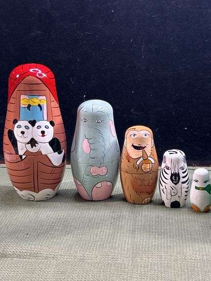 Vintage Noahs Ark Wood Nesting Animals -Dolls - Hand Painted Set of 5