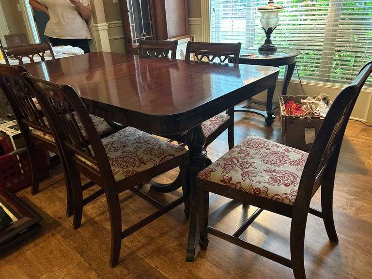Gorgeous Duncan Phyffe double pedestal Dining table with 1 extension and 6 matching chairs
