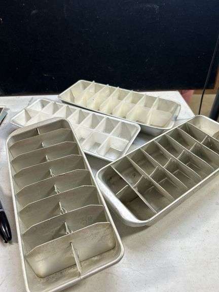 Lot of 4 Vintage aluminum Ice cube trays