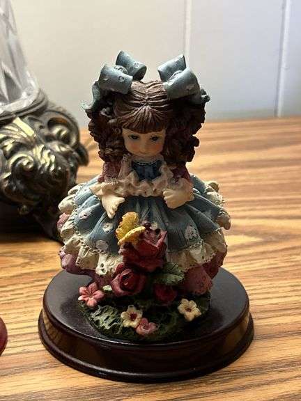 Neat figurine lot