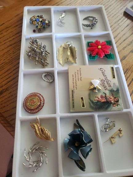 Tray deal of jewelry