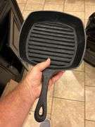Cast iron skillet