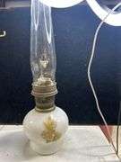 Orig Aladdin oil lamp with a marked Aladdin chimney