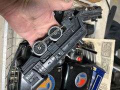 Awesome lot of vintage Lionel train items -look this lot up $$$$