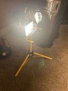 Working double light shop light on adjustable stand