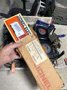 Awesome lot of vintage Lionel train items -look this lot up $$$$
