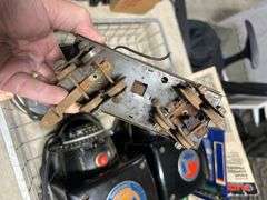 Awesome lot of vintage Lionel train items -look this lot up $$$$