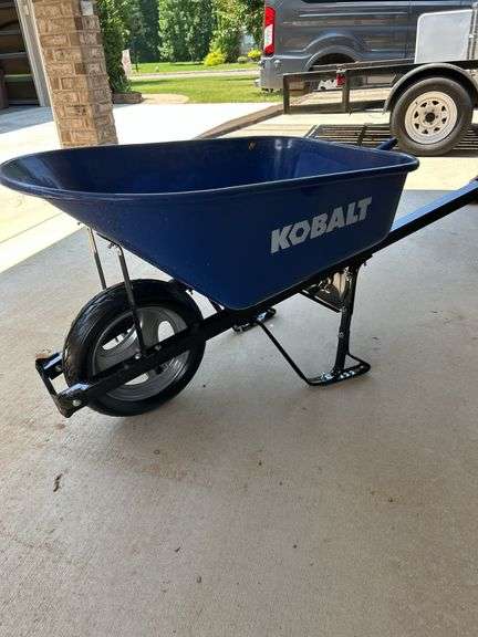 Like new Kobalt large 6 cu ft wheel barrow