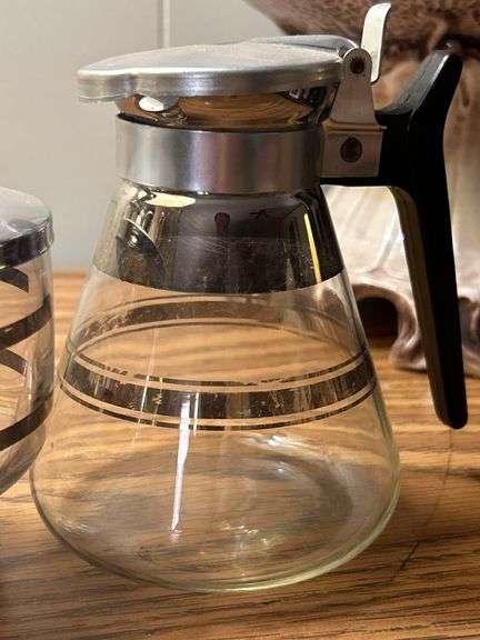 Mid-Century Modern 
Sweet 'N Low Sugar and creamer