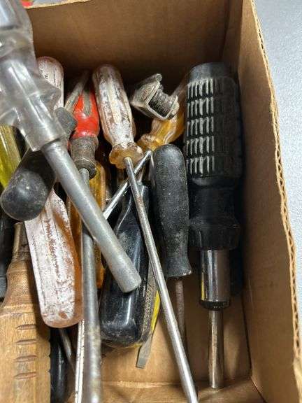 Tray of screwdrivers ￼