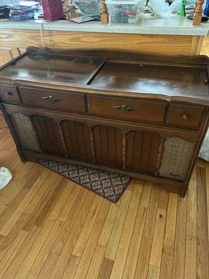Magnavox console record player with radio and record storage