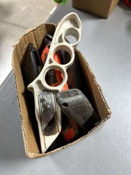 Tray of box cutters