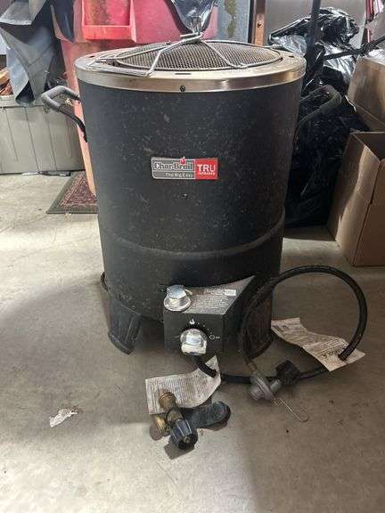 Outdoor Charbroil Tru Infrared The Big Easy propane deep fryer  with cover