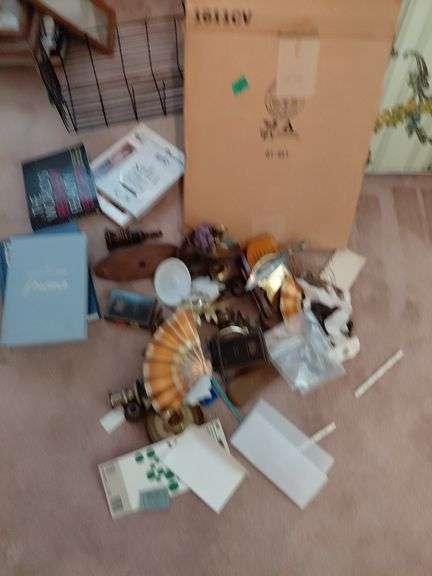 Deal of misc decor and books