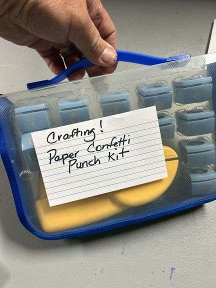 Crafting paper confetti punch kit ￼