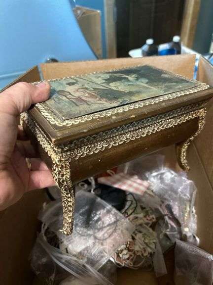 Box misc jewelry
