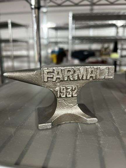 Farmall 1932 cast-iron Mid size anvil ￼
