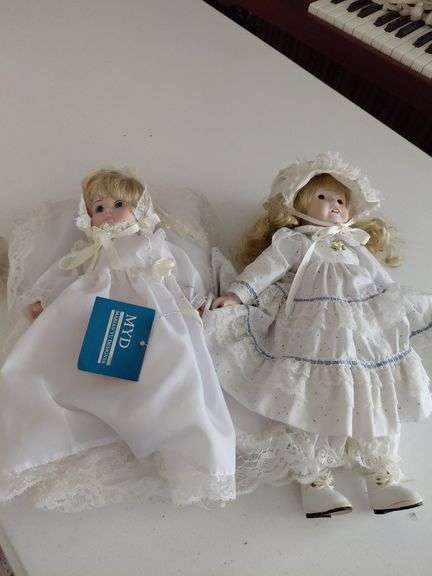 2 dolls