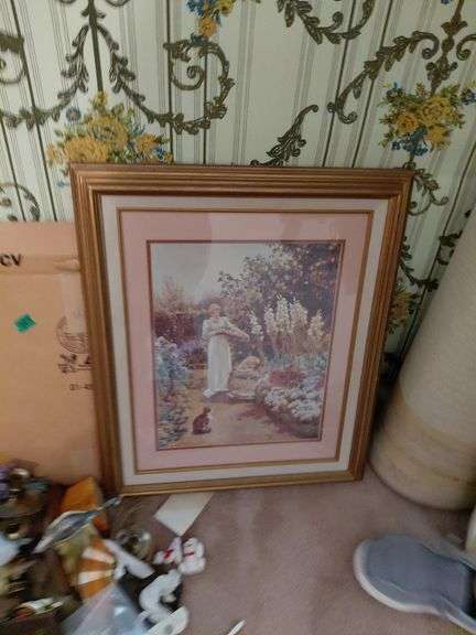 Deal of misc decor and books