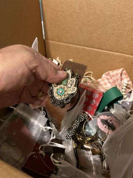 Box misc jewelry