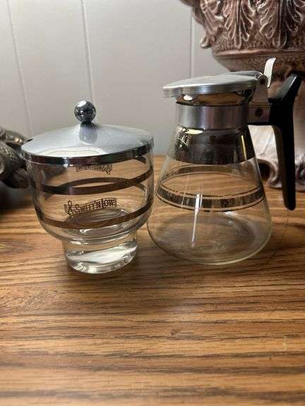 Mid-Century Modern 
Sweet 'N Low Sugar and creamer