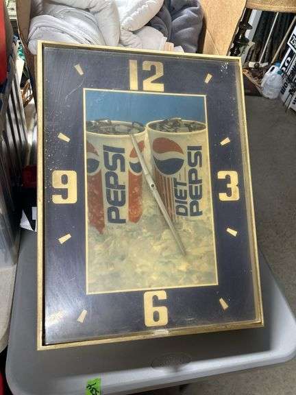 Nice working old Pepsi clock