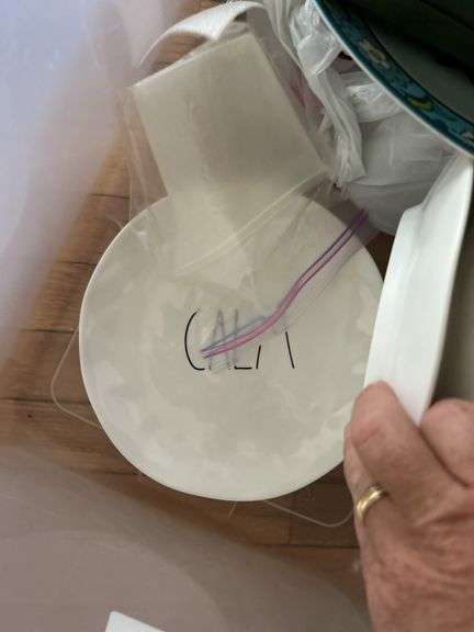 Box lot - Summertime plasticware and more - ￼see all photos