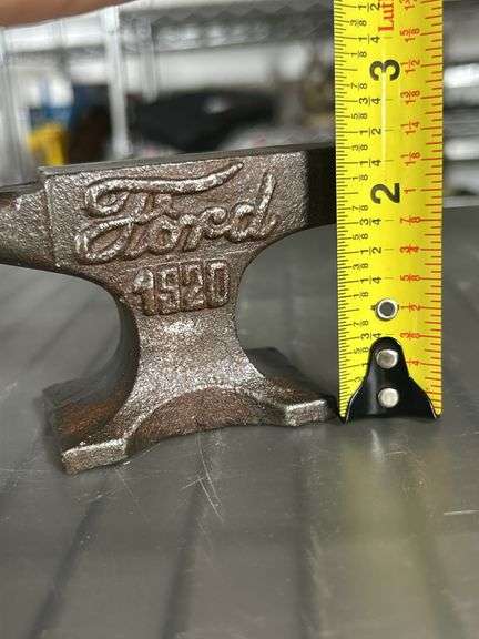 Exceptional mid-size Cast iron Adv Anvil