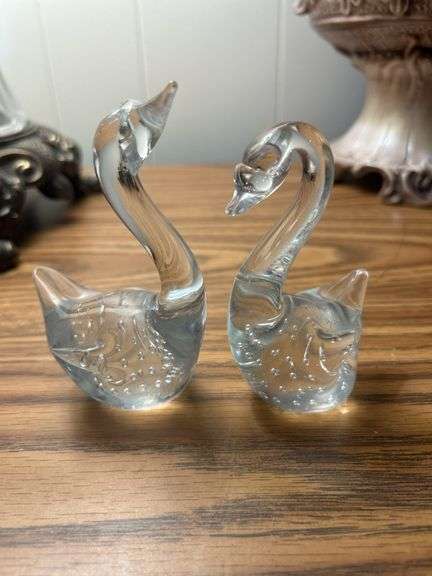 Pair of art glass Swan paperweight ￼